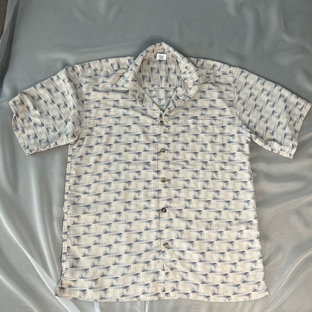Vintage 90’s Cool Patterned Men’s Shortsleeved Button Down Size Large